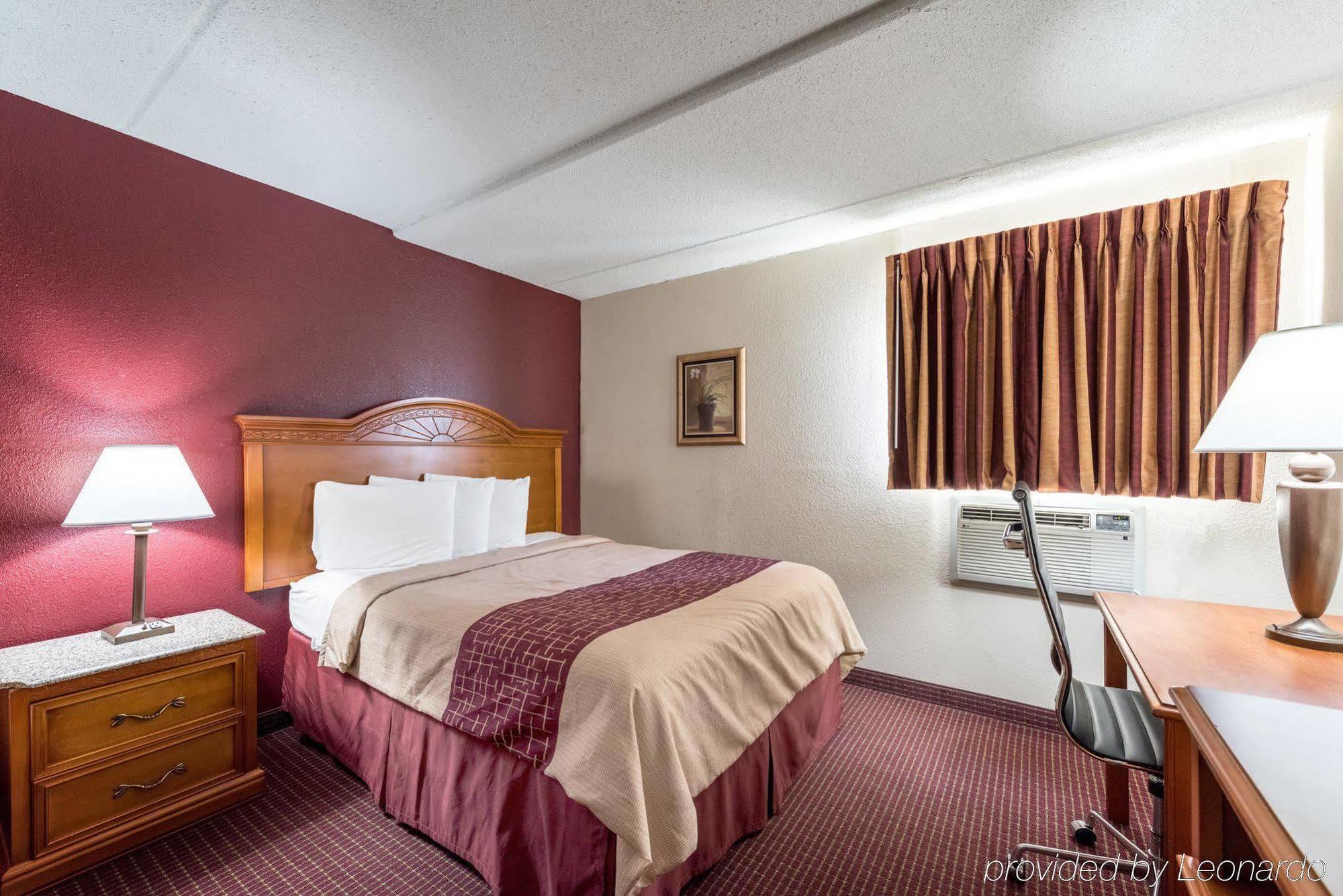 Red Roof Inn & Suites Pigeon Forge Parkway Exterior foto